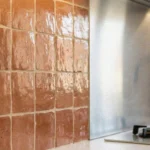 Crédence cuisine : matériaux, prix et tendances 2026