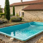 Prix piscine coque 8x4 : budget complet en 2026